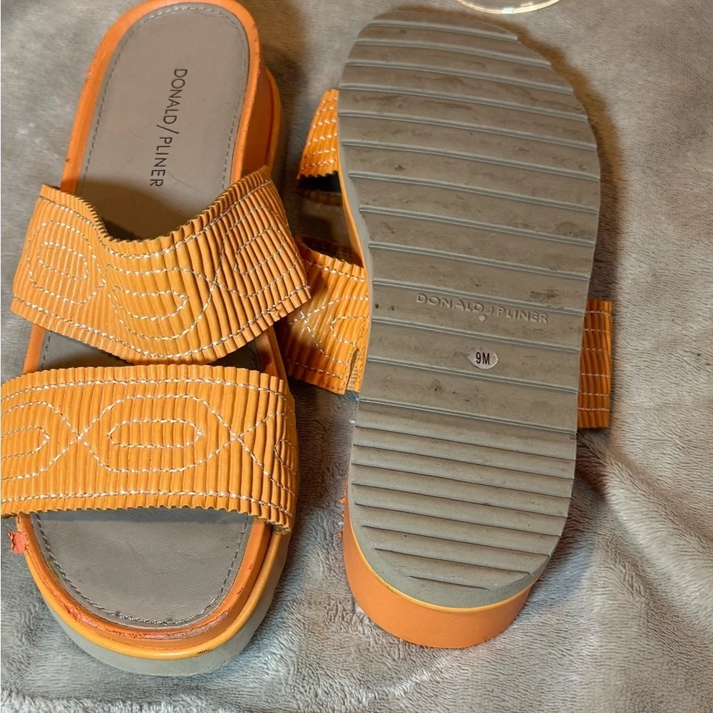 Donald Pliner Cait Orange slide Wedge Ladies size 9